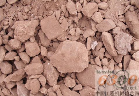 三一SR250R入岩钻机打出来的碎岩石