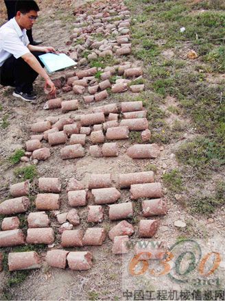 三一工法人员正在研究分析地质情况