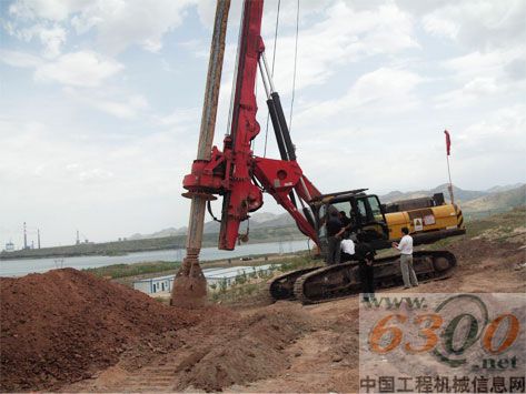 三一售后服务工法支持联合小组在对操作手进行技术指导