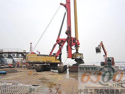 正在施工的三一新一代SR360旋挖钻机