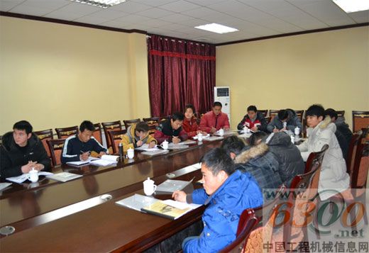 江苏倍力2011年度第一期挖掘机操作手培训 