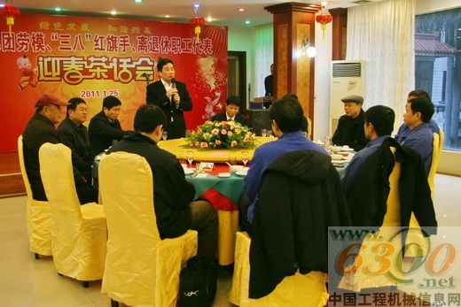 晏平在会上致辞