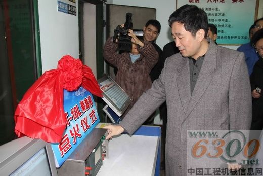 晏平为YC6T-18L柴油发动机点火