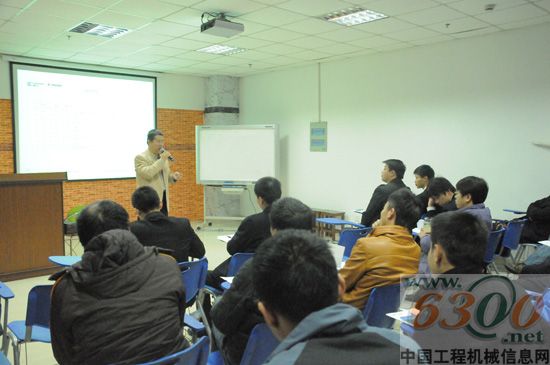 2011年柳工鸿得利经销商培训大会召开