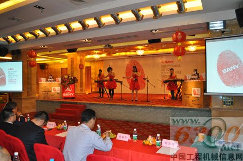 2011三一起重机春季全国联展广州站会议现场高雅的节目表演