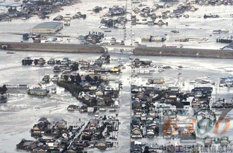 日本强震引发的海啸吞没东部沿海地区