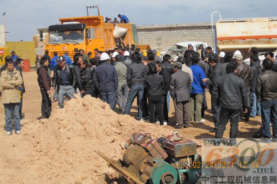 三一重机服务工程师及其他驻利比亚同胞乘坐工地货车撤离