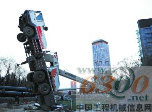 吊车作业大风干扰 垂直“站”起来