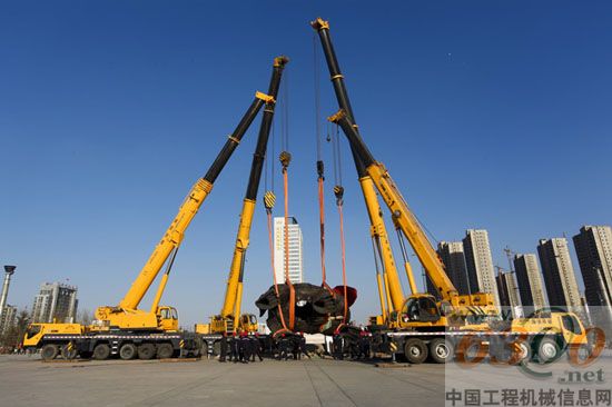 徐工QAY300、200兄弟齐上阵