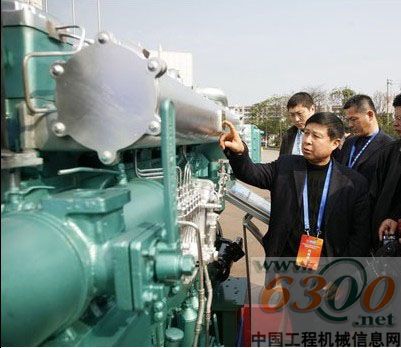 船电产品经销商观看展品