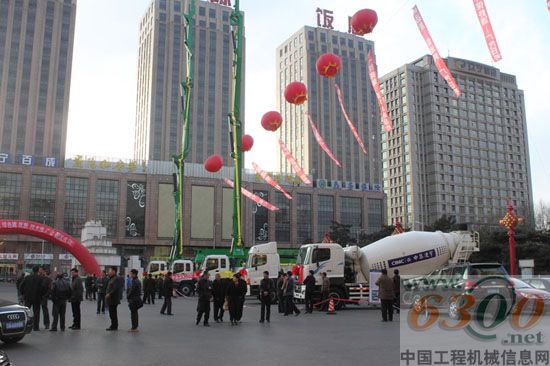 会场外中集凌宇车辆迎接来宾