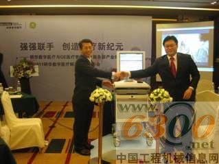 双方代表为新品剪彩