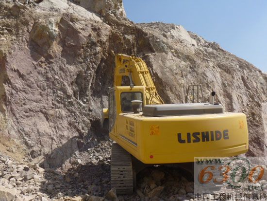 力士德挖掘机