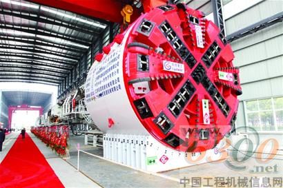 “钢铁土拨鼠”盾构机