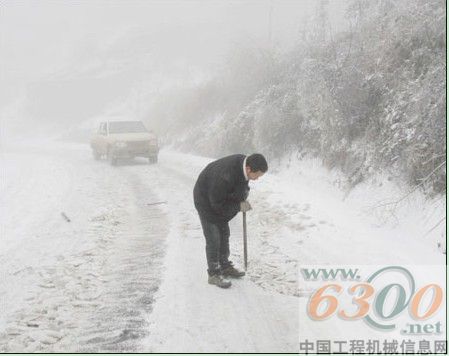 为服务之旅清理积雪