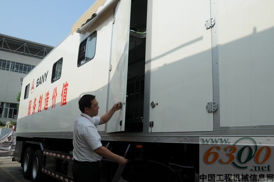 打开车门一探究竟 