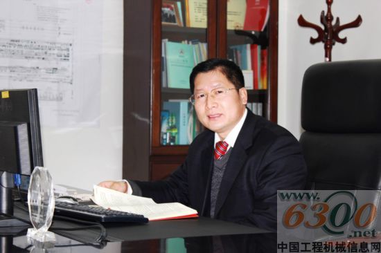 三一,书记 王新友