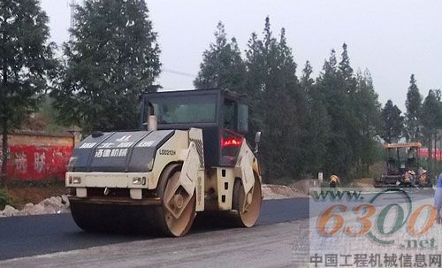 洛建,压路机