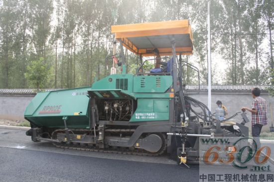 徐工 摊铺机