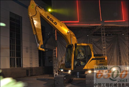 山东临工 两万台挖掘机生产基地