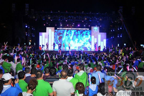 沃尔沃环球帆船赛限量版挖掘机