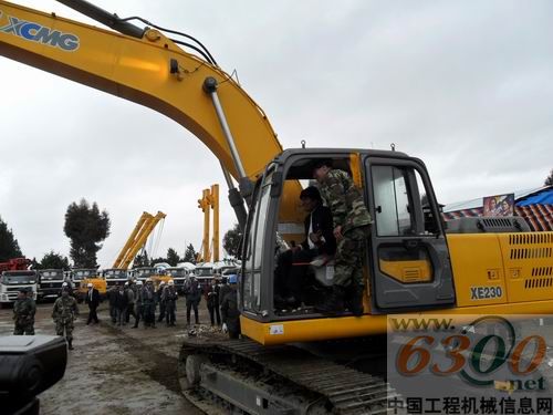 体验徐工XE230挖掘机