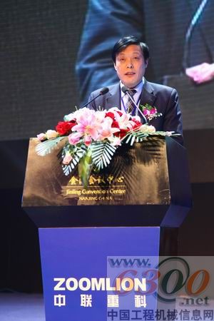 殷正富致欢迎词