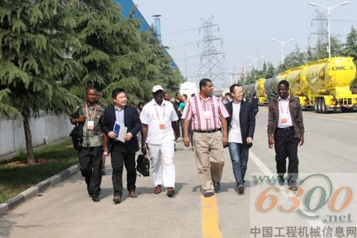 国外考察团参观考察中集凌宇