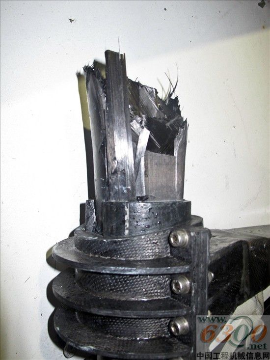 三亚号被折断的船舵驱轴