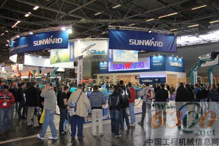 山河智能展台吸引各国客商