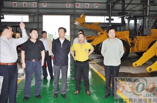 省人大常委会副主任陈达恒莅临宜工视察指导