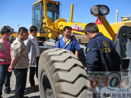 徐工筑路：将“服务经”送至天山南北