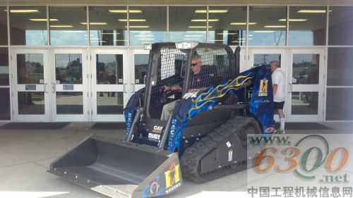 凯斯TR270履带式滑移装载机