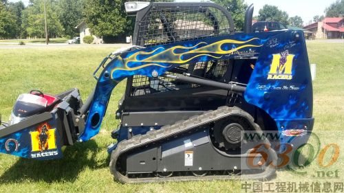 工作中的凯斯TR270履带式滑移装载机