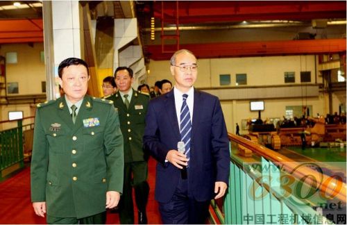 山东省军区司令员荣森之少将到山推调研