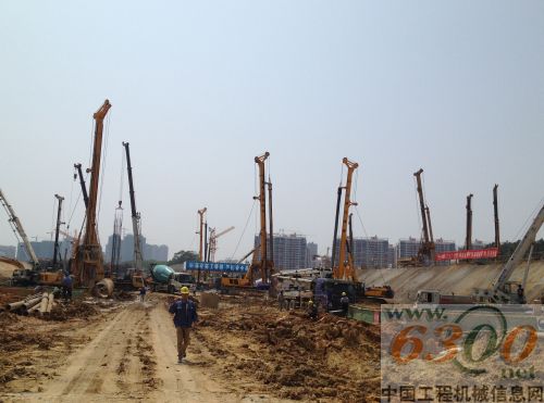 徐工旋挖钻机助力南方最大火车站拔地而起