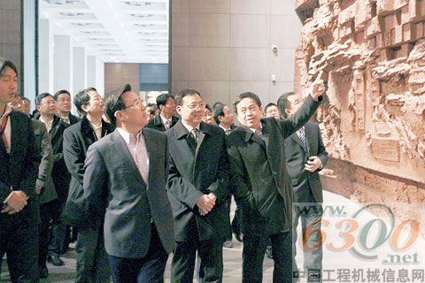 三一集团全体高管参观《复兴之路》展览