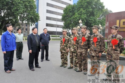 柳工5名青年员工光荣入伍　为柳工争光 