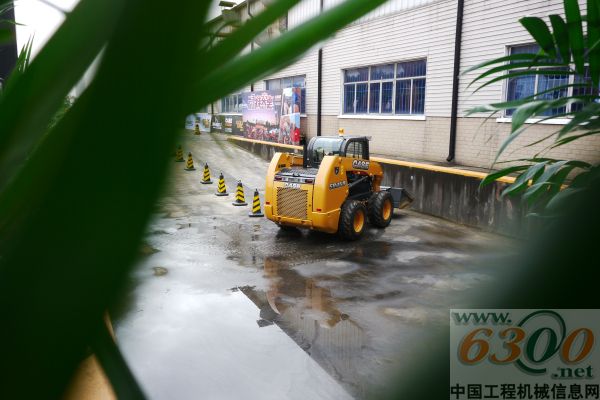 凯斯,工程机械,挖掘机,滑移装载机,,挖掘装载机,破碎锤,井盖铣刨机,附件