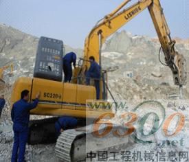 力士德,苏鲁,服务