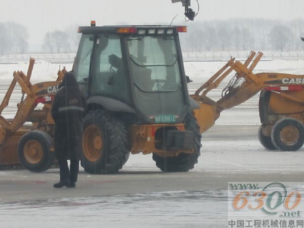 凯斯,工程机械,挖掘装载机,两头忙,,机场,清雪,,装载斗,斜角扫雪机,,推雪板,,四合一斗
