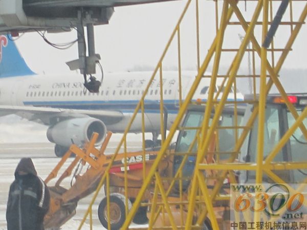 凯斯,工程机械,挖掘装载机,两头忙,,机场,清雪,,装载斗,斜角扫雪机,,推雪板,,四合一斗