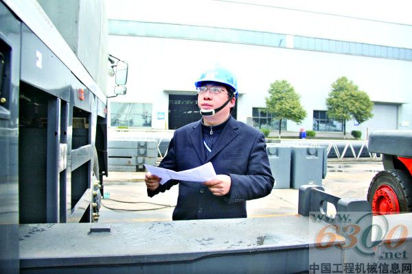 工程起重机公司,大吨位汽车起重机产品研究所,所长刘劲松