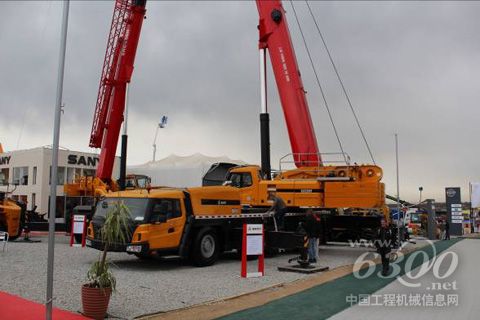 三一SAC2200F全地面起重机亮剑宝马展