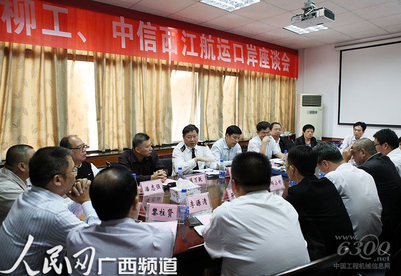 广西柳工52台出口挖掘机首批西江贵港装船仪式