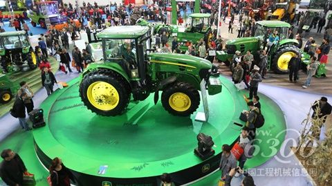 3D实景地贴和各种真实的作物为用户营造出栩栩如生的农业场景