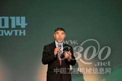 约翰迪尔中国总裁刘镜辉在2014约翰迪尔新产品发布会做现场讲话