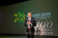 约翰迪尔中国市场部总经理杰夫﹒本奇在2014约翰迪尔新产品发布会做开场讲话