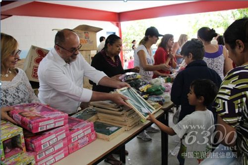 徐工参与巴西圣诞公益活动传大爱